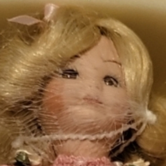 World Gallery Kenlee porcelain numbered doll - Picture 11 of 12